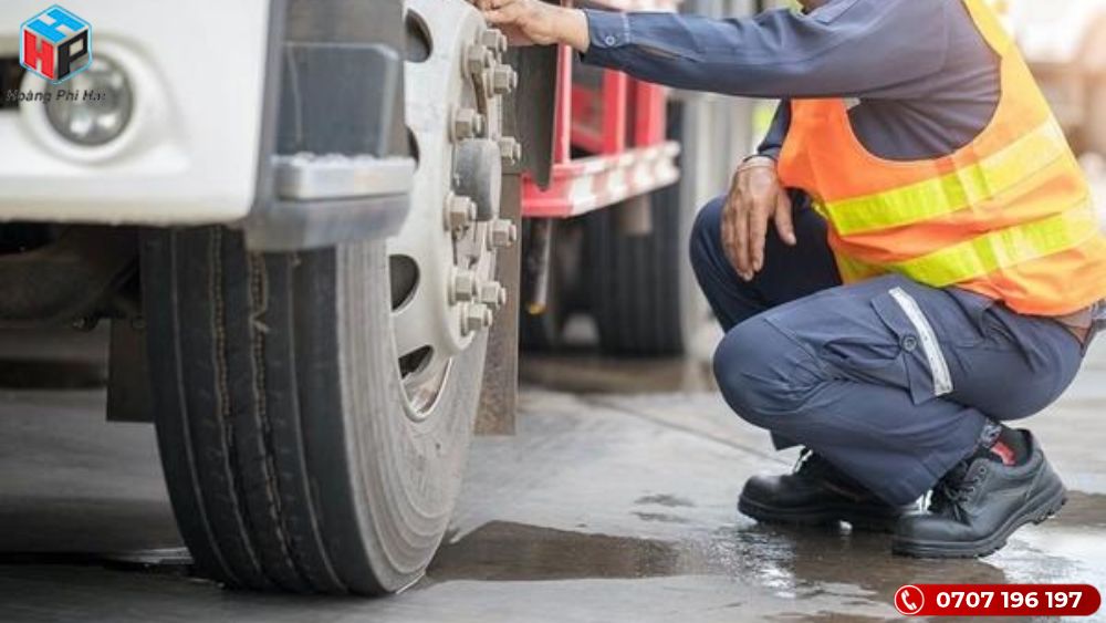 Đường trơn trượt sau mưa: Hướng dẫn lái xe an toàn