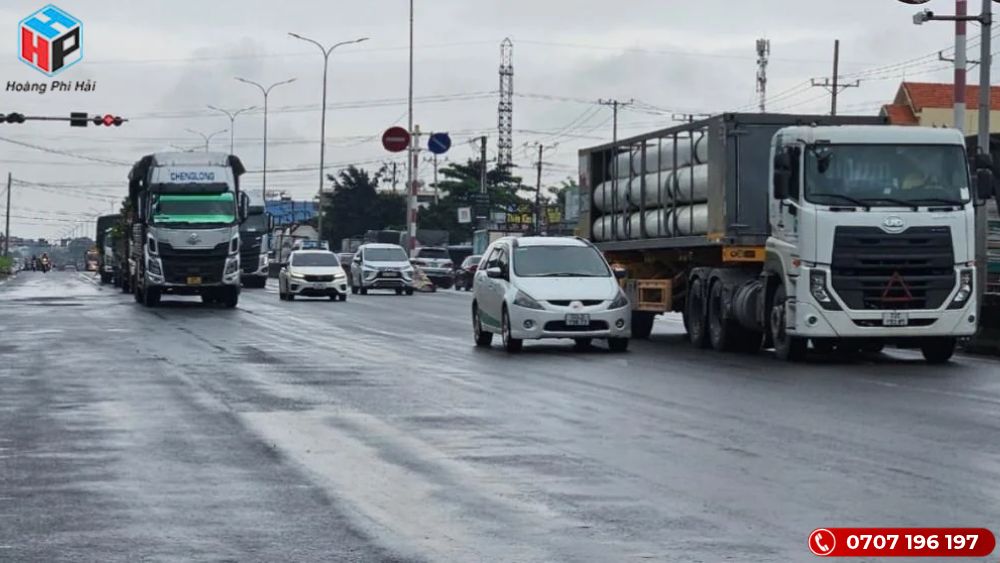 Đường trơn trượt sau mưa: Hướng dẫn lái xe an toàn